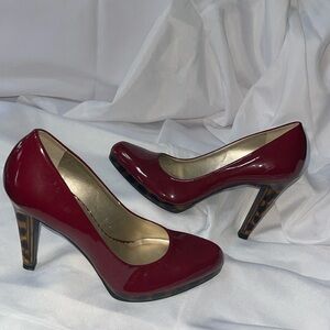 Beautiful Jessica Simpson 🍒 Red patent leather with leopard heel Size 5.5